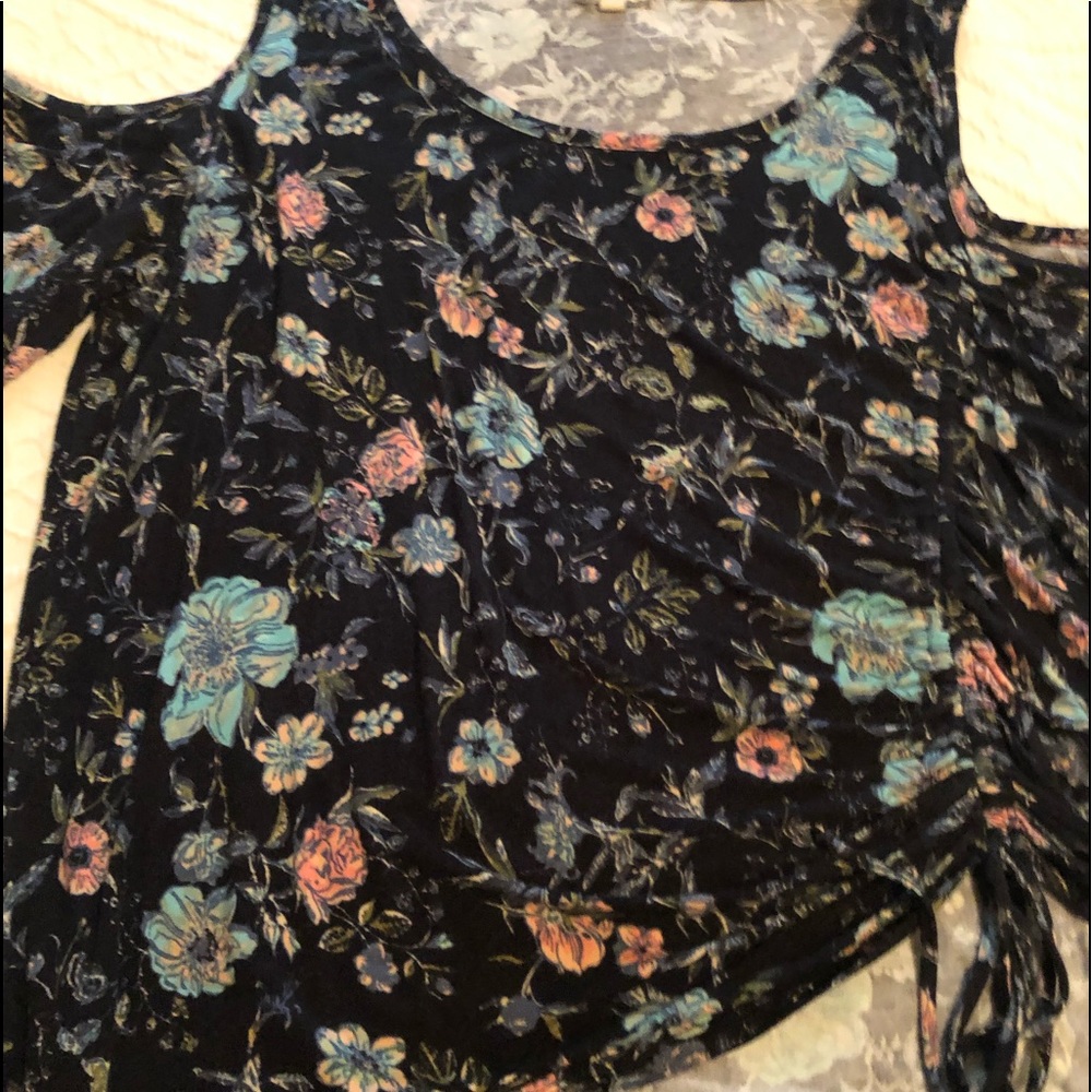 Cold shoulder 3/4 sleeve top